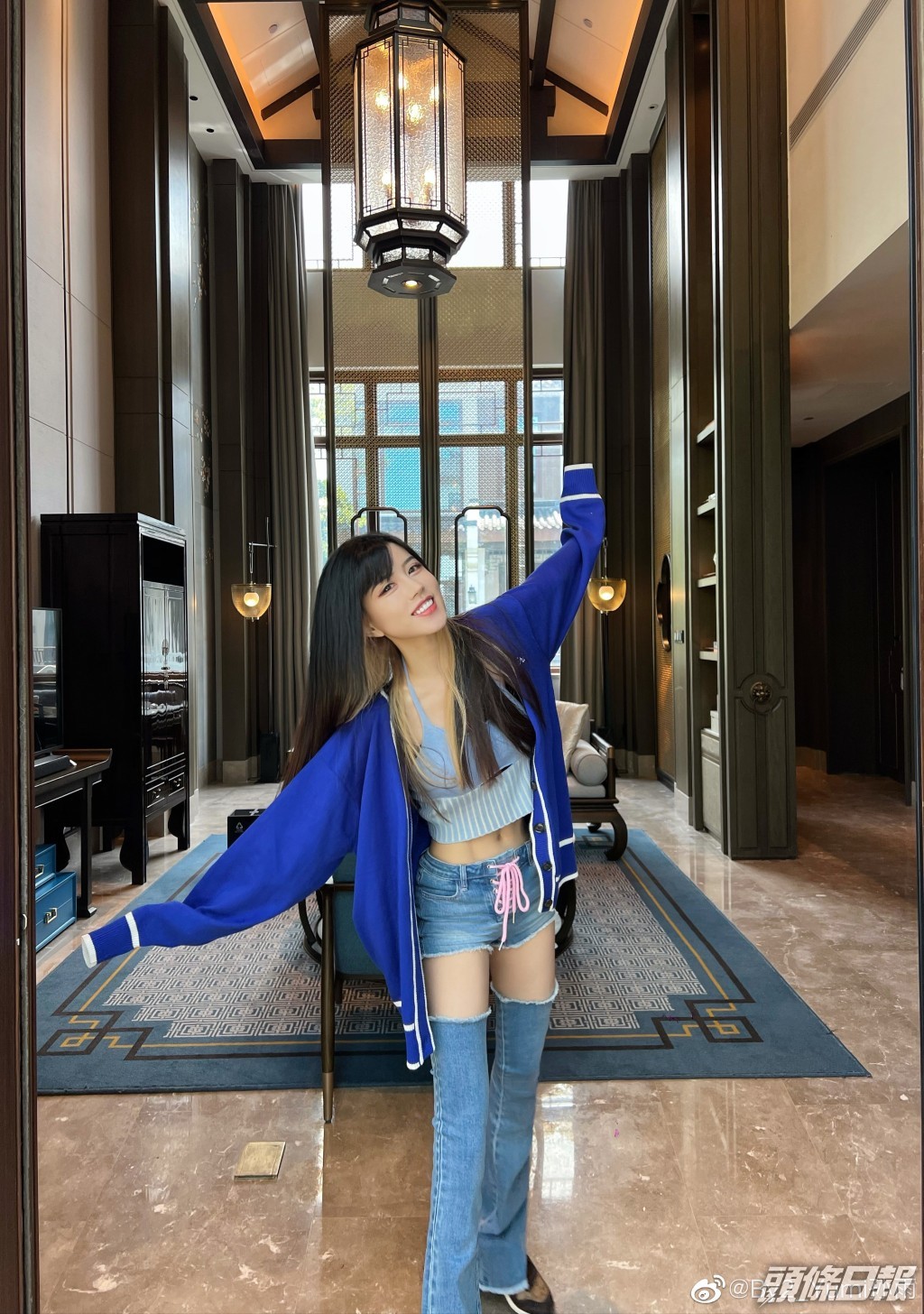 Yumi露腰又晒大髀，都見到身形好瘦。